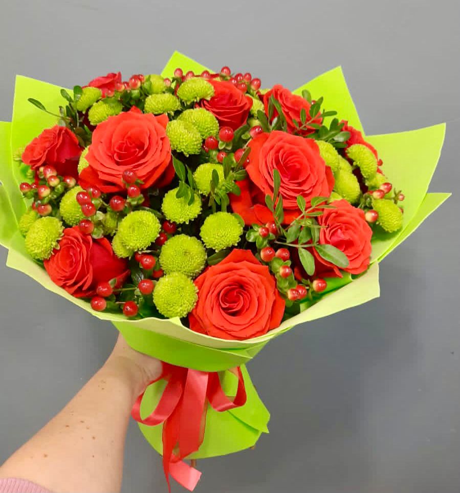 Букет цветов из: Хризантемы и Розы в Старой Руссе