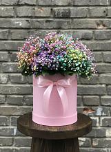 Цветочная композиция из Гипсофила и Розы в шляпной коробке в Старой Руссе