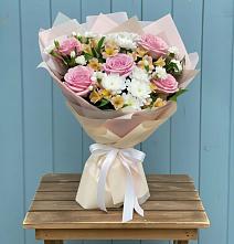 Букет цветов из:  Гвоздики, Орхидеи и Розы #REPLACE_PRED# Старой Руссе