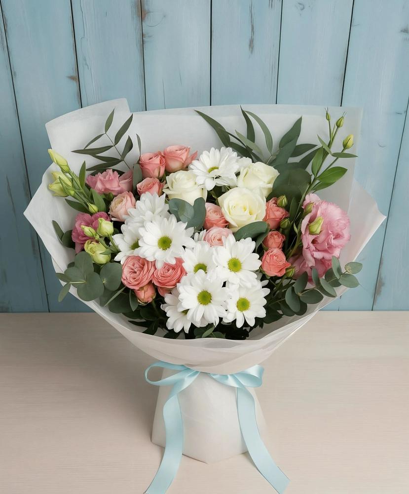 Букет цветов из: Розы, Лизиантусы и Хризантемы в Старой Руссе