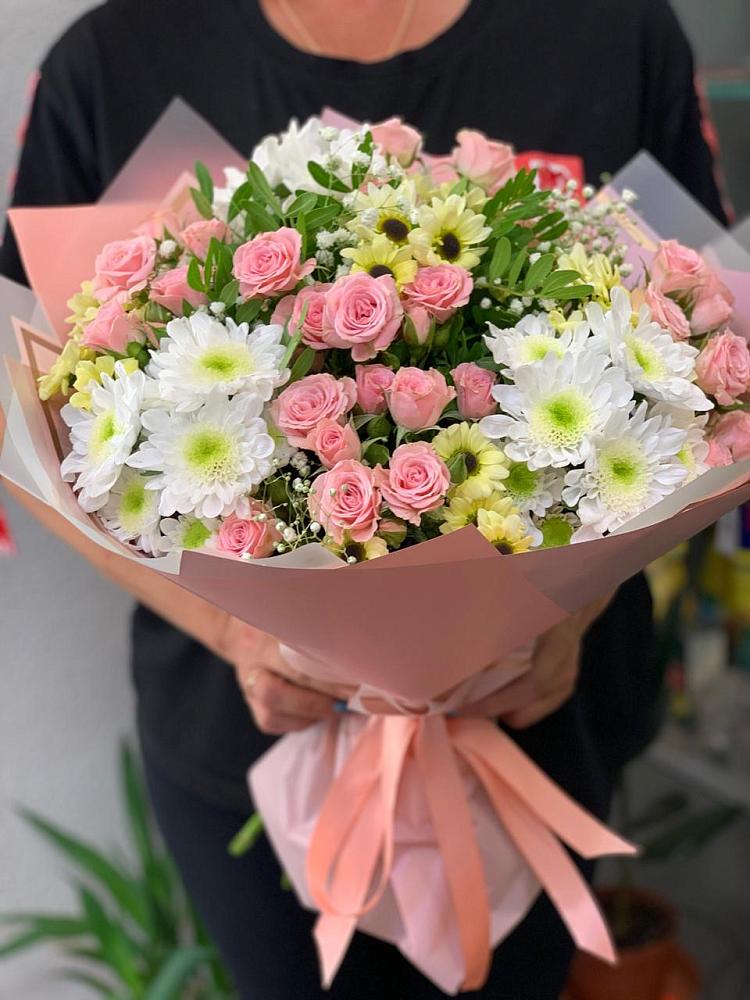 Букет цветов из: Розы и Хризантемы в Старой Руссе
