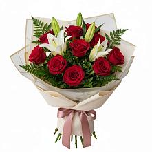 Букет цветов из:  Лилии и Розы в Старой Руссе