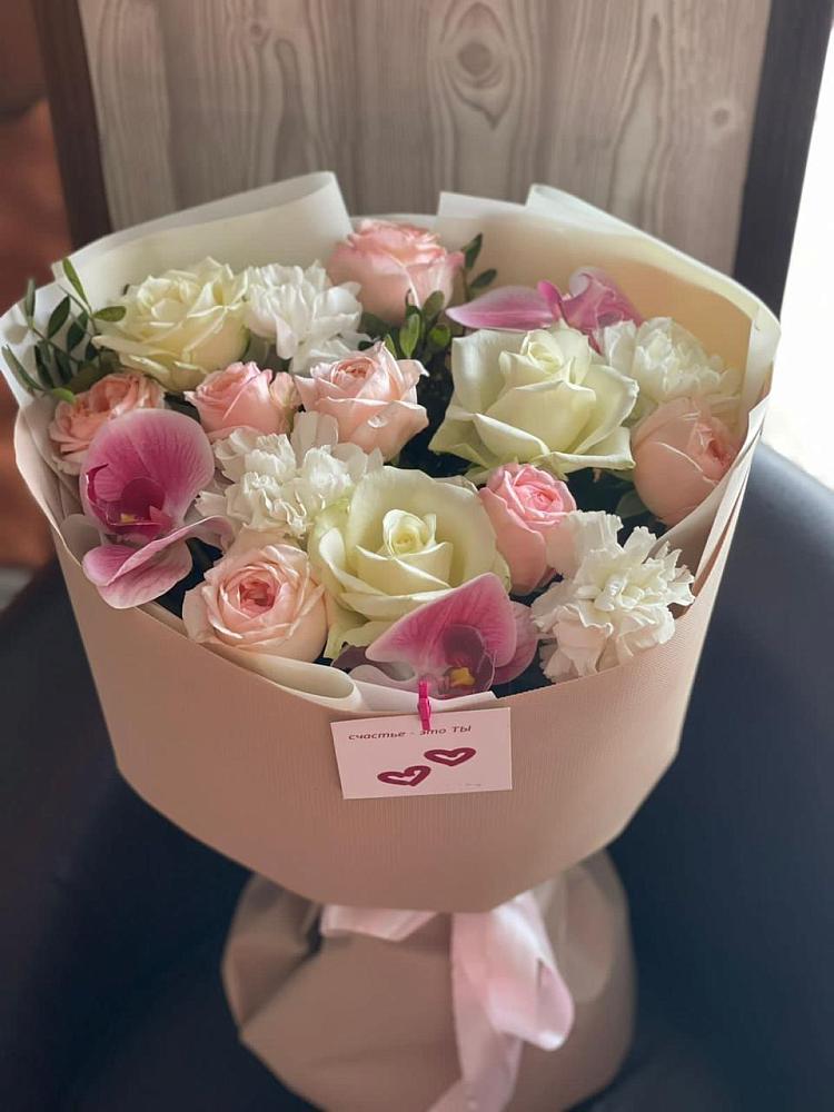 Букет цветов из: Орхидеи, Розы и Гвоздики в Старой Руссе