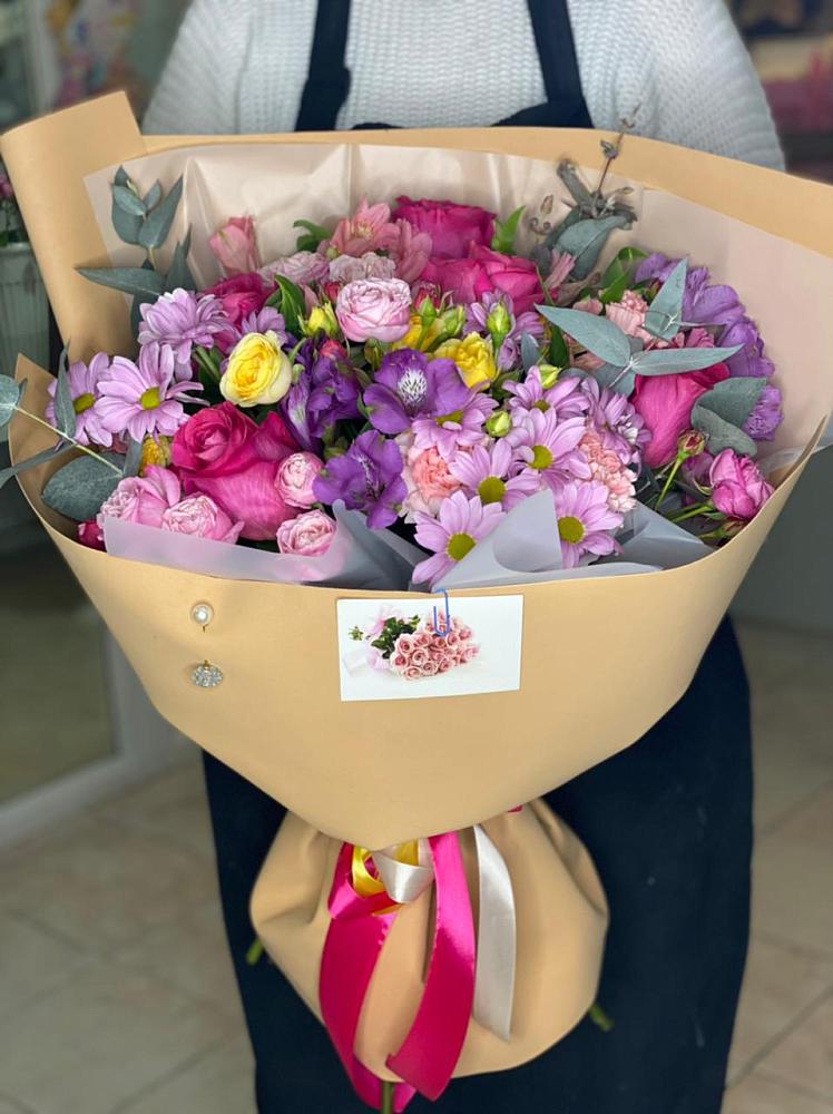 Букет цветов из: Хризантемы, Гвоздики и Альстромерии в Старой Руссе