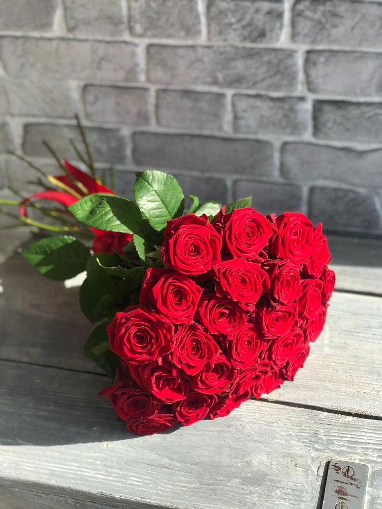 Букет Красные розы Фридом в Старой Руссе