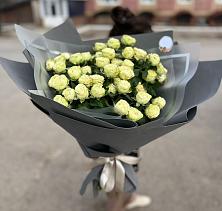 Букет Белые кустовые розы Солинеро в Старой Руссе