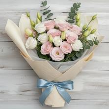 Букет цветов из:  Лизиантусы в Старой Руссе