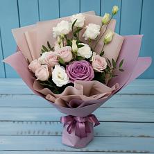 Букет цветов из:  Розы и Лизиантусы в Старой Руссе