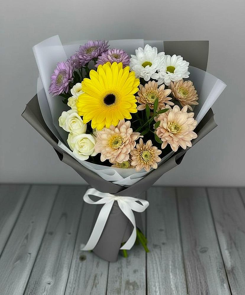 Букет цветов из: Розы, Герберы и Хризантемы в Старой Руссе