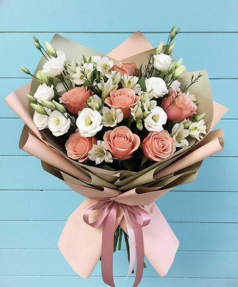 Букет цветов из: Розы, Альстромерии и Лизиантусы в Старой Руссе
