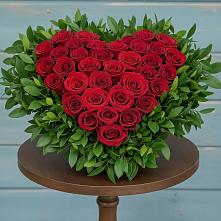 Цветочная композиция из Розы в виде сердца в Старой Руссе