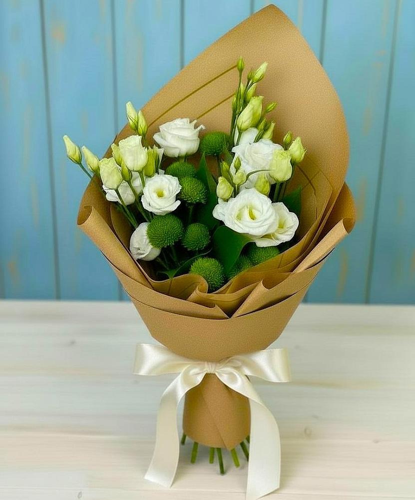 Букет цветов из: Хризантемы и Лизиантусы в Старой Руссе