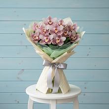 Букет цветов из:  Орхидеи и Розы в Старой Руссе