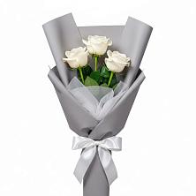 Букет 3 белые розы в Старой Руссе