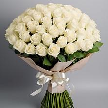 Букет 101 беля роза Белоснежка в Старой Руссе