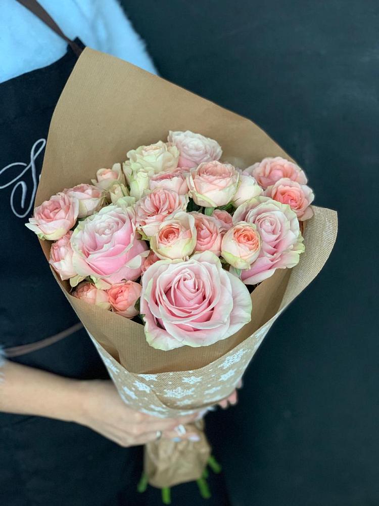 Букет цветов из: Хризантемы и Розы в Старой Руссе