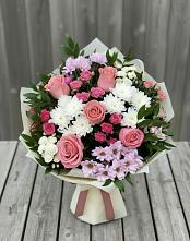Букет цветов из:  Альстромерии, Гвоздики, Розы и Хризантемы в Старой Руссе