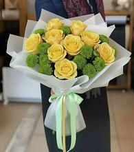 Букет цветов из:  Хризантемы и Розы в Старой Руссе