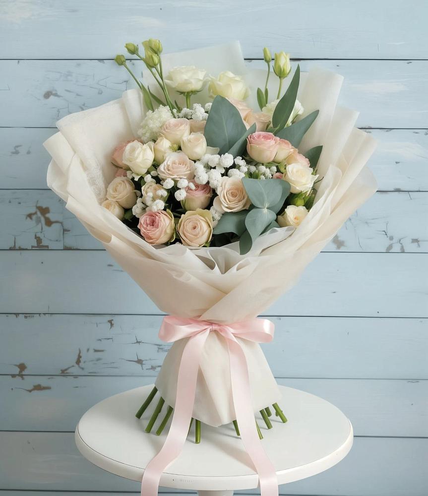 Букет цветов из: Розы и Лизиантусы в Старой Руссе