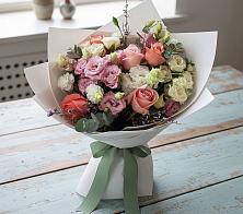 Букет цветов из:  Розы, Лизиантусы и Гвоздики в Старой Руссе