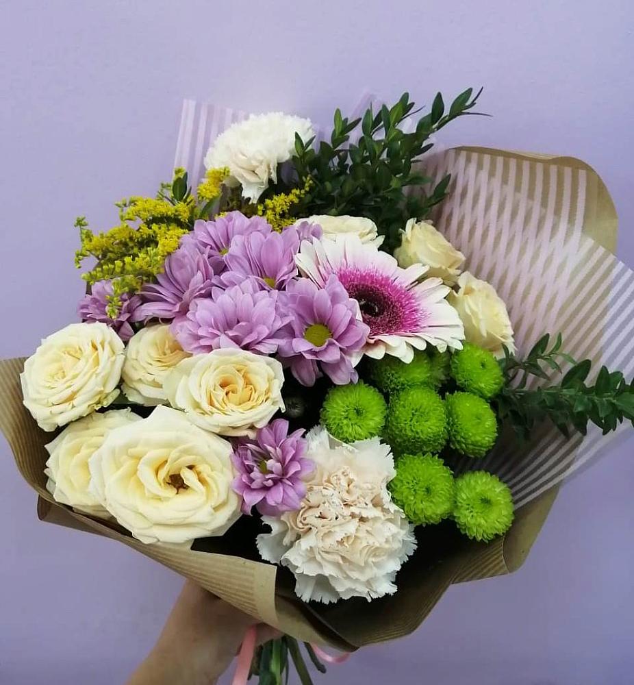 Букет цветов из: Хризантемы, Розы, Гвоздики и Герберы в Старой Руссе