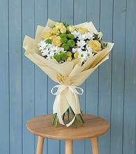 Букет цветов из:  Хризантемы и Розы в Старой Руссе