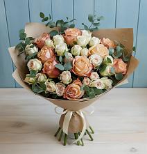 Букет цветов из:  Альстромерии и Розы в Старой Руссе