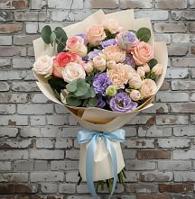 Букет цветов из:  Розы, Лизиантусы и Гвоздики в Старой Руссе