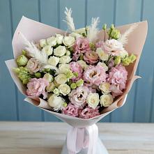 Букет цветов из:  Альстромерии и Розы в Старой Руссе