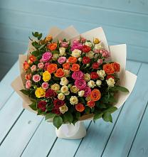 Букет Микс из разноцветных кустовых роз в Старой Руссе