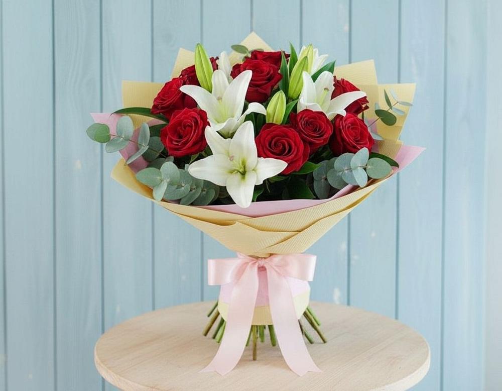 Букет цветов из: Лилии и Розы в Старой Руссе